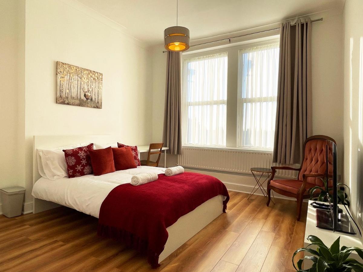 Sarah's Cozy Near Queen's Park Appartamento Londra