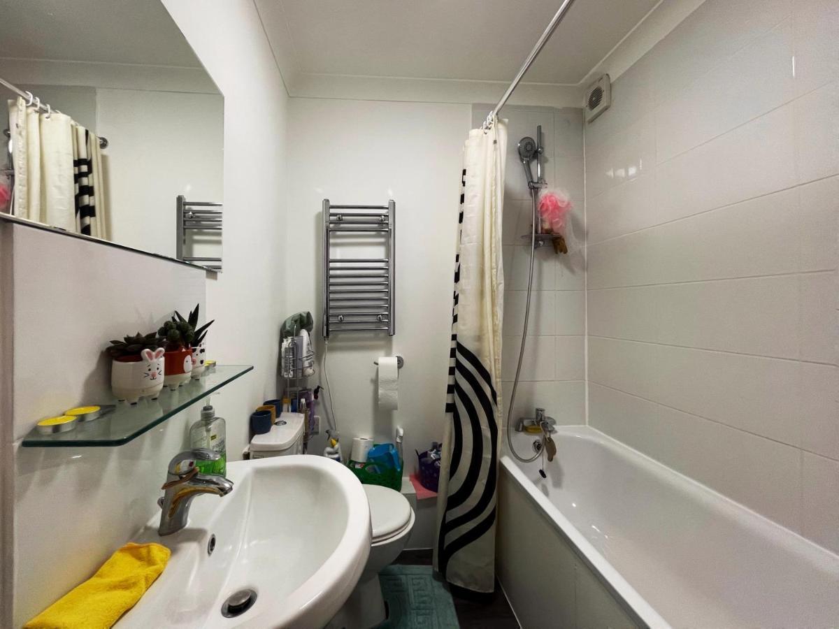 Appartamento Sarah's Cozy Near Queen's Park Londra